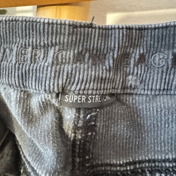 🛍️American Eagle Black Corduroy Jeans - Size 4 - Picture 2 of 5